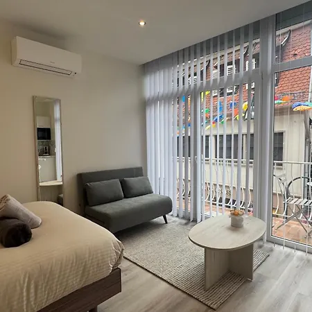 Au Petit Bonheur - - Centre