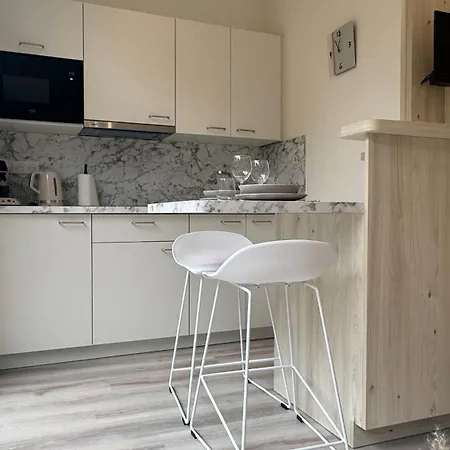 Au Petit Bonheur - - Centre *